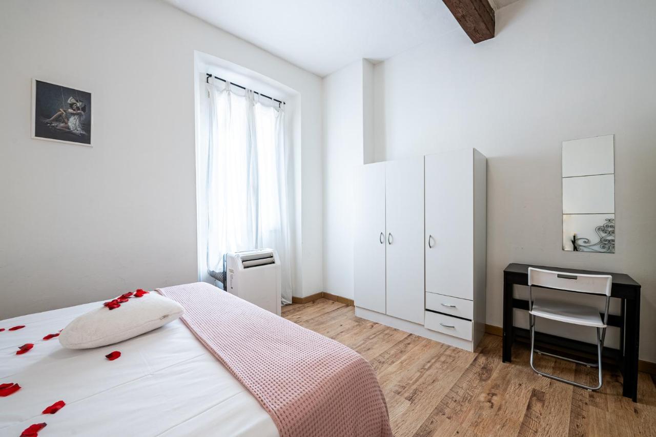 Student's Apartment-simple&basic In The Center Of Appartement